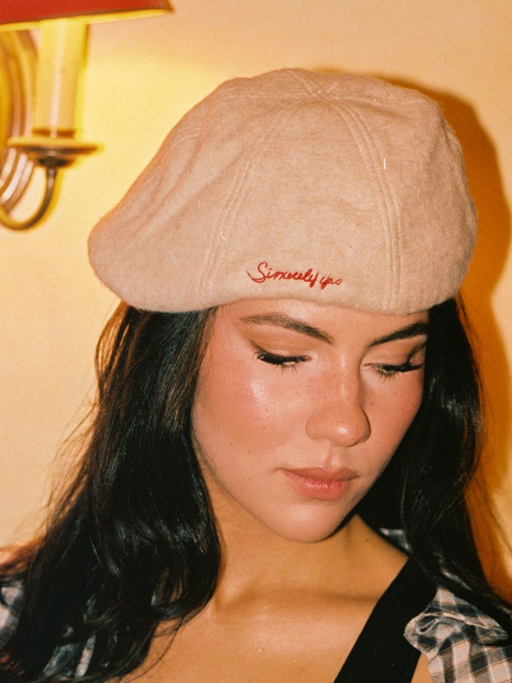 Oat wool cap with red signature stitching